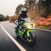-бр-28-Препознај-скејт_0000_driving-green-neon-color-motorcycle-road