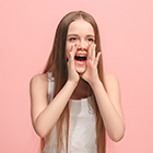 -бр-12-Препознај-ИКТ-вифи_0003_young-casual-teen-girl-shouting-studio
